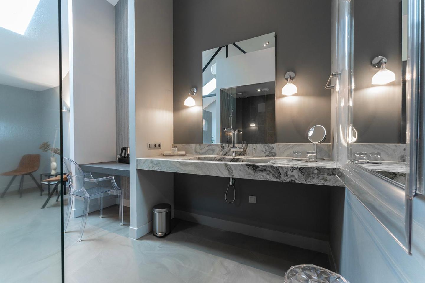Suite With Wellness Nextdoor And Kitchen Access Oss Exterior photo
