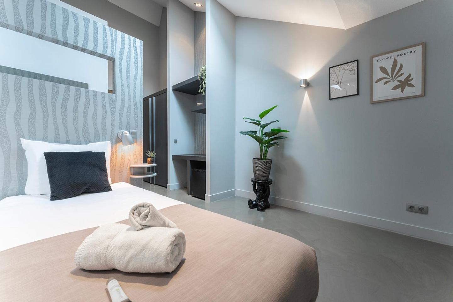 Suite With Wellness Nextdoor And Kitchen Access Oss Exterior photo
